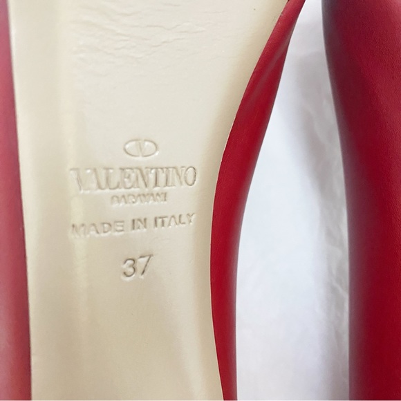 Valentino Garavani Platform Pumps in Red - 37 - Picture 14 of 16